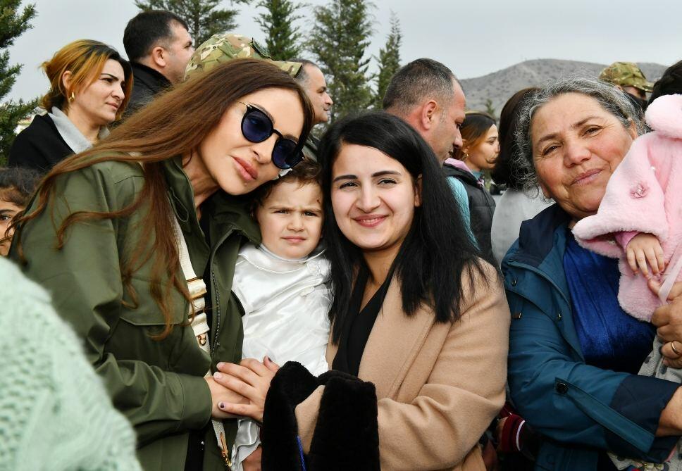 Искренняя встреча Президента Ильхама Алиева и Первой леди Мехрибан Алиевой с жителями села Талыш