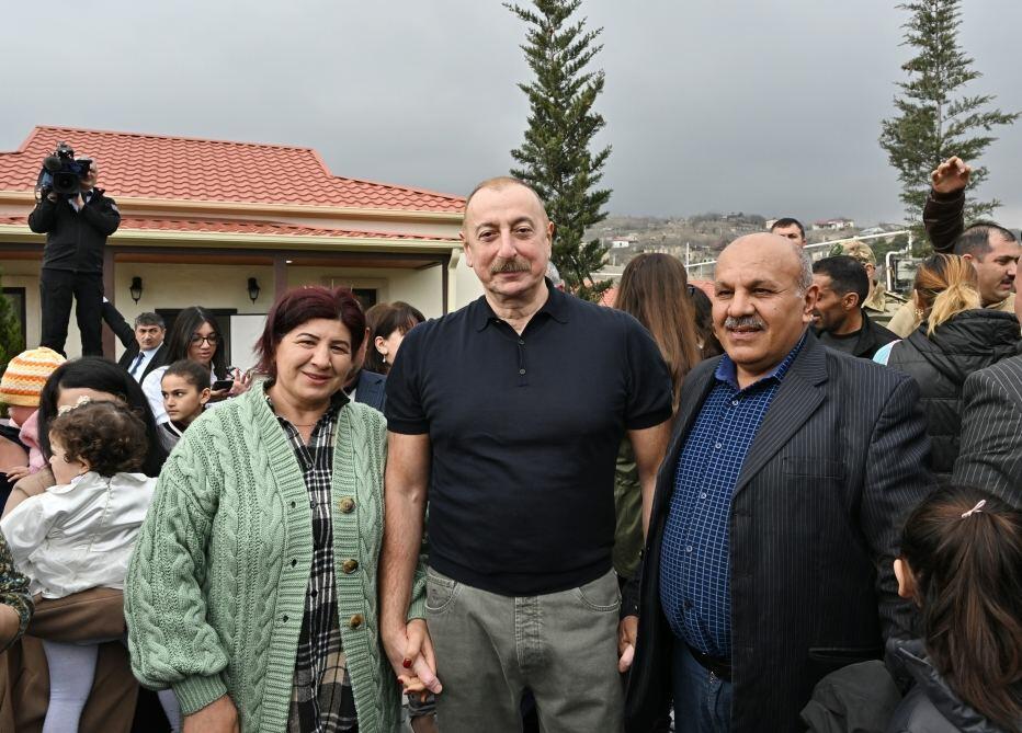 Искренняя встреча Президента Ильхама Алиева и Первой леди Мехрибан Алиевой с жителями села Талыш