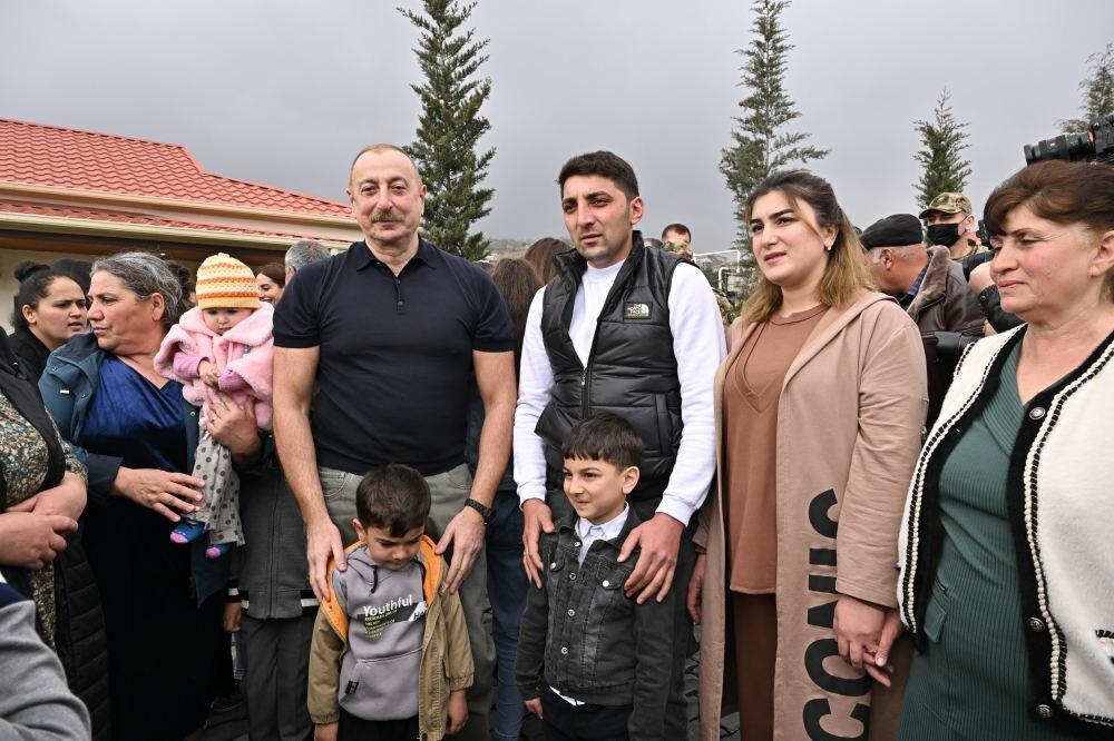 Искренняя встреча Президента Ильхама Алиева и Первой леди Мехрибан Алиевой с жителями села Талыш