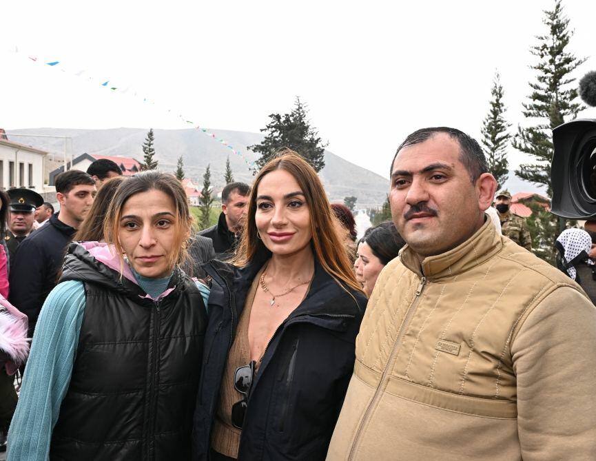 Искренняя встреча Президента Ильхама Алиева и Первой леди Мехрибан Алиевой с жителями села Талыш
