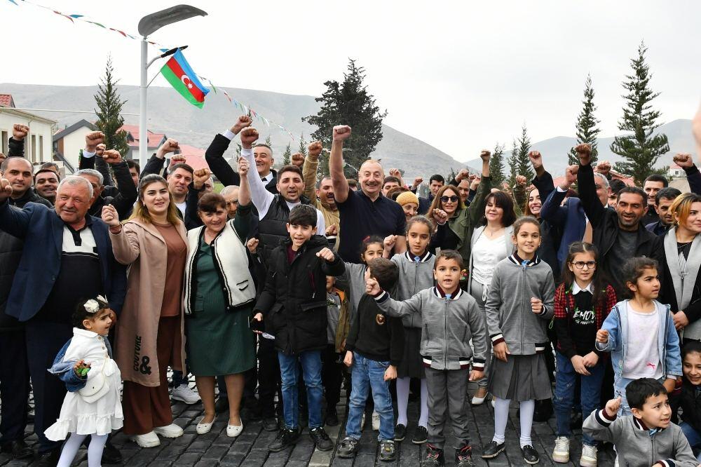 Искренняя встреча Президента Ильхама Алиева и Первой леди Мехрибан Алиевой с жителями села Талыш