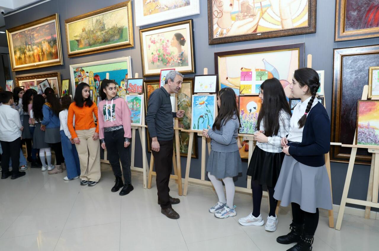 Итоговая выставка Республиканского конкурса детского рисунка "Baharın rəngləri"