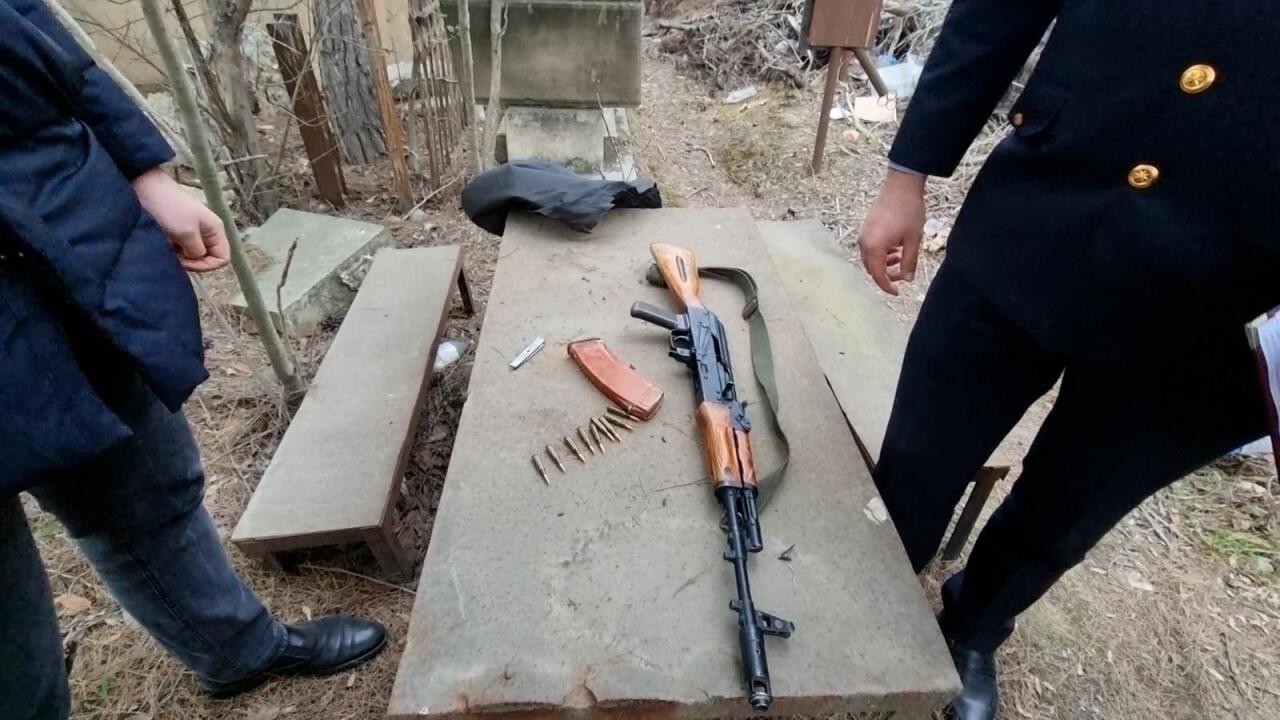 В Баку задержаны трое вооруженных лиц