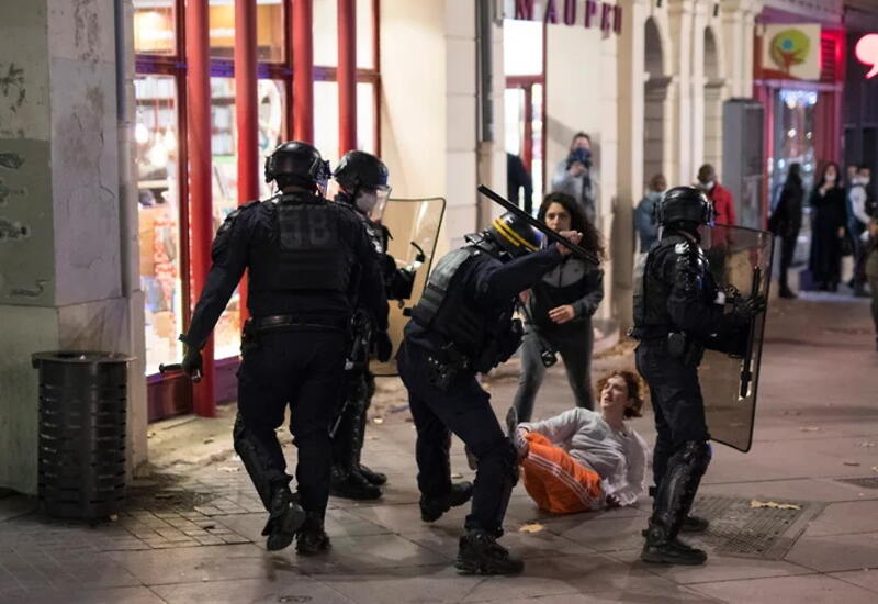 Жестокость полиции и массовые аресты в Париже