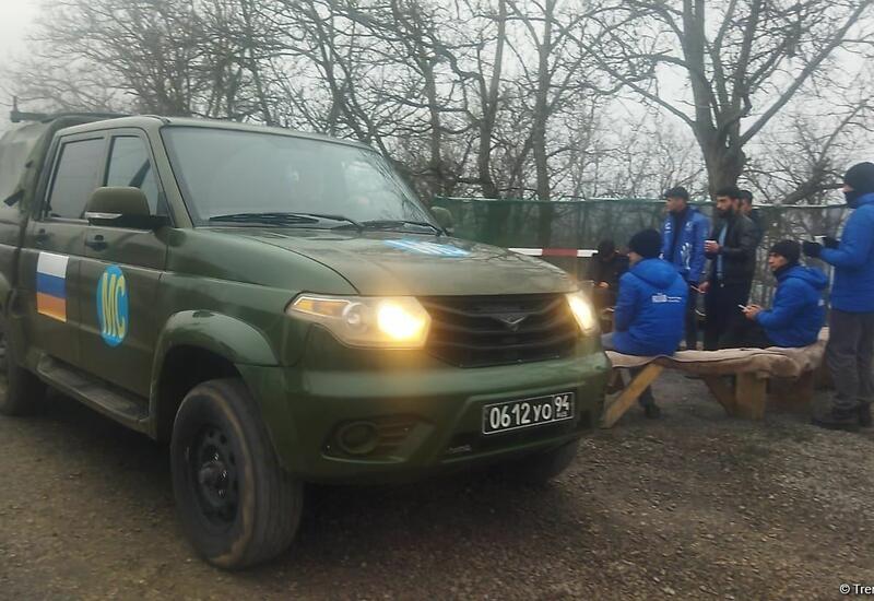По Лачинской дороге беспрепятственно проехала автоколонна миротворцев