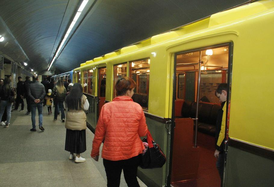 Bakı metrosunda retro vaqonlar nümayiş etdirilib