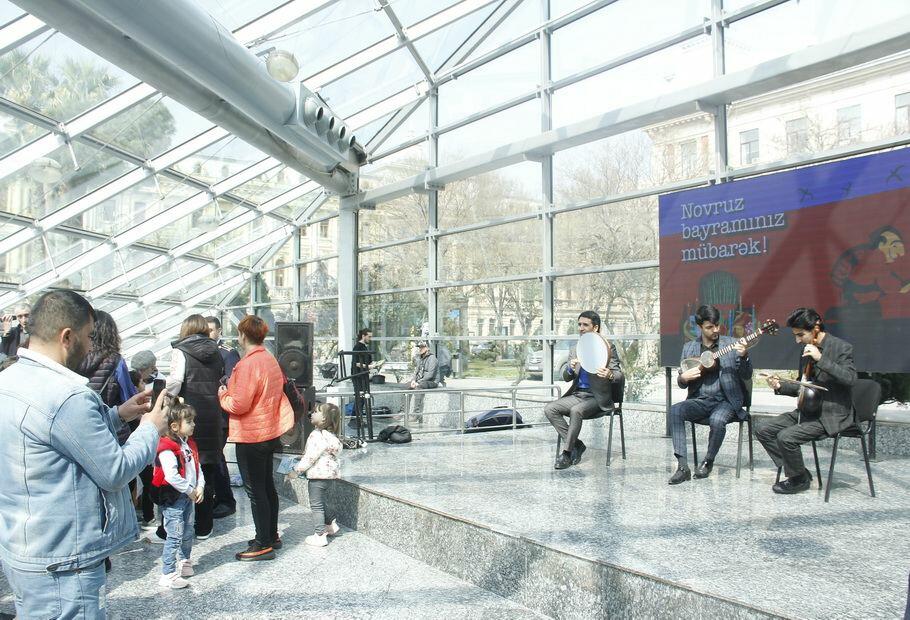 Bakı metrosunda retro vaqonlar nümayiş etdirilib