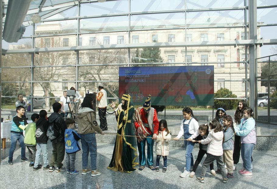 Bakı metrosunda retro vaqonlar nümayiş etdirilib