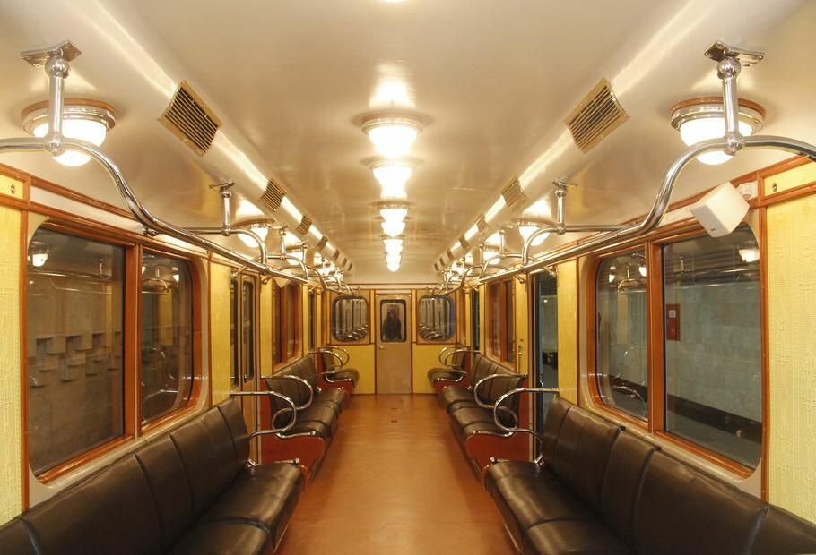 Bakı metrosunda retro vaqonlar nümayiş etdirilib