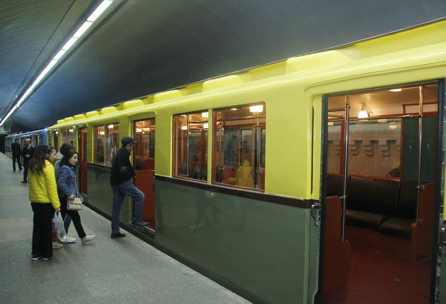 Bakı metrosunda retro vaqonlar nümayiş etdirilib