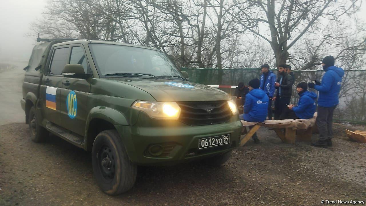 По Лачинской дороге беспрепятственно проехала автоколонна миротворцев