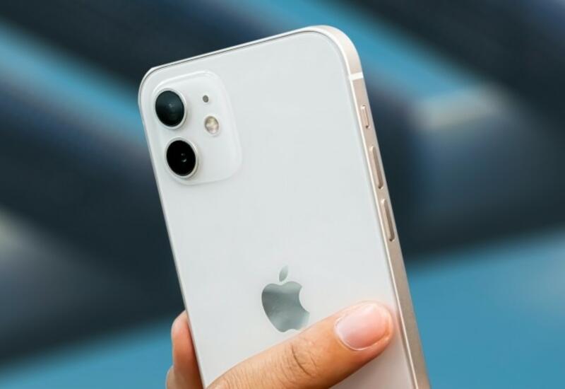 Российским чиновникам рекомендовали отказаться от iPhone
