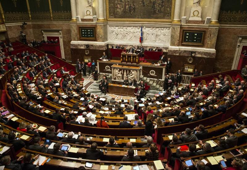В парламенте Франции рассмотрят предложения о недоверии правительству