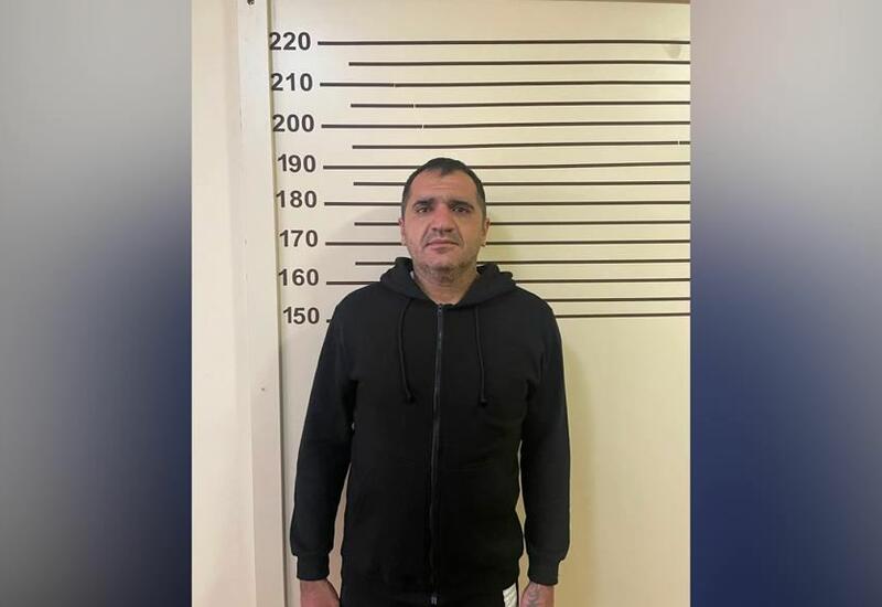 В Баку задержан вооруженный человек