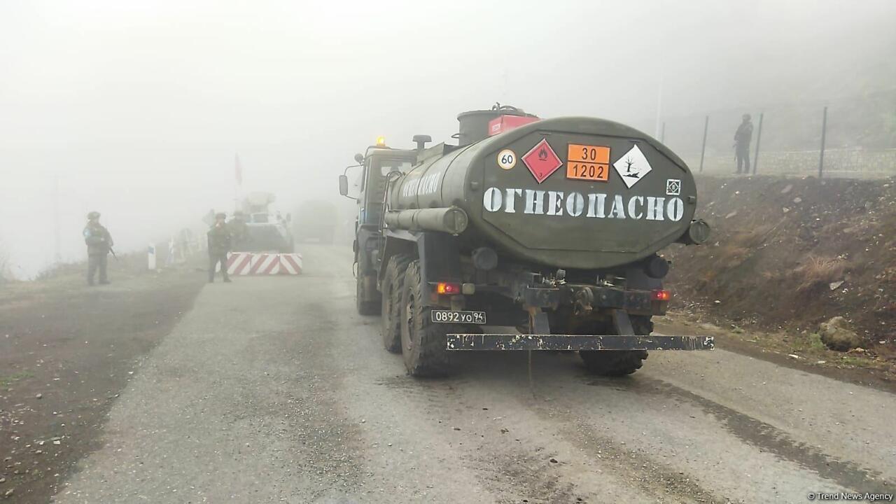 По Лачинской дороге беспрепятственно проехала автоколонна миротворцев