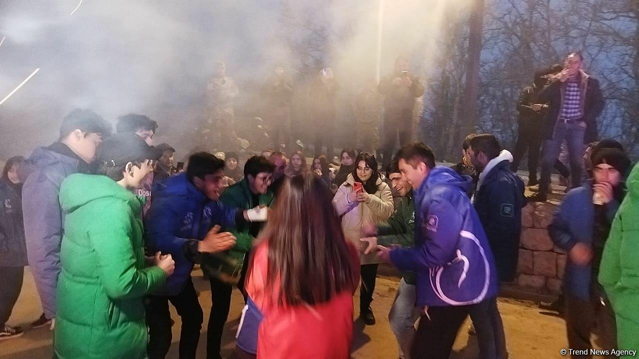 В Шуше разожгли праздничный костер