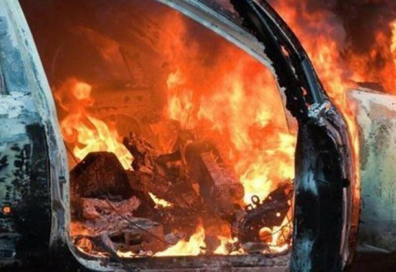 В Баку сгорел автомобиль