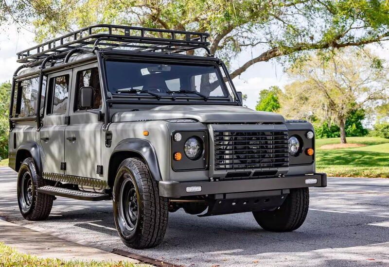 Классический Land Rover Defender превратили в электрического «Призрака»