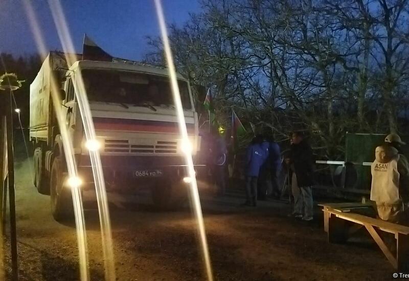 Автомобили миротворцев проехали по Лачинской дороге