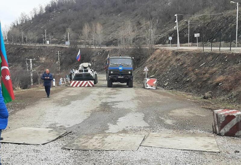 По Лачинской дороге беспрепятственно проехали три автомобиля миротворцев