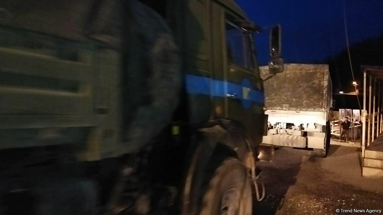 Автомобили миротворцев проехали по Лачинской дороге