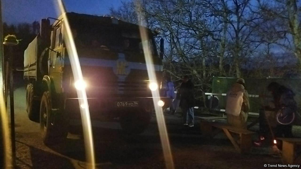 Автомобили миротворцев проехали по Лачинской дороге