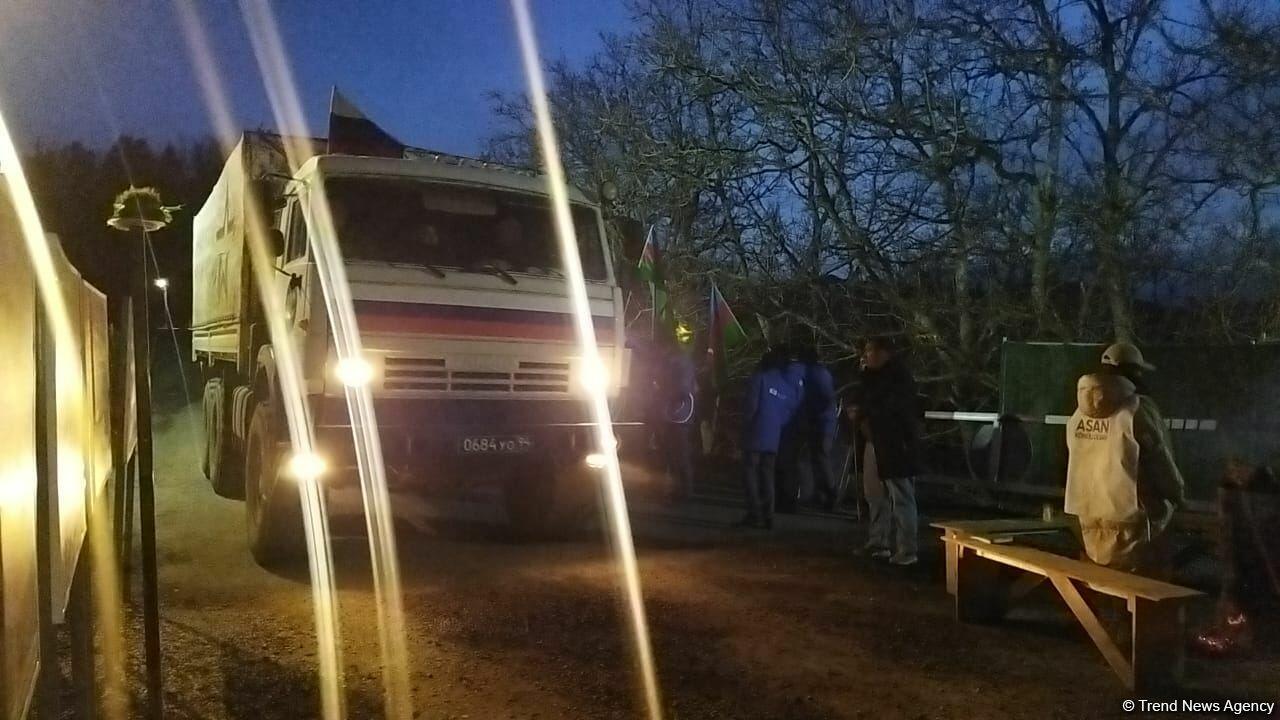 Автомобили миротворцев проехали по Лачинской дороге