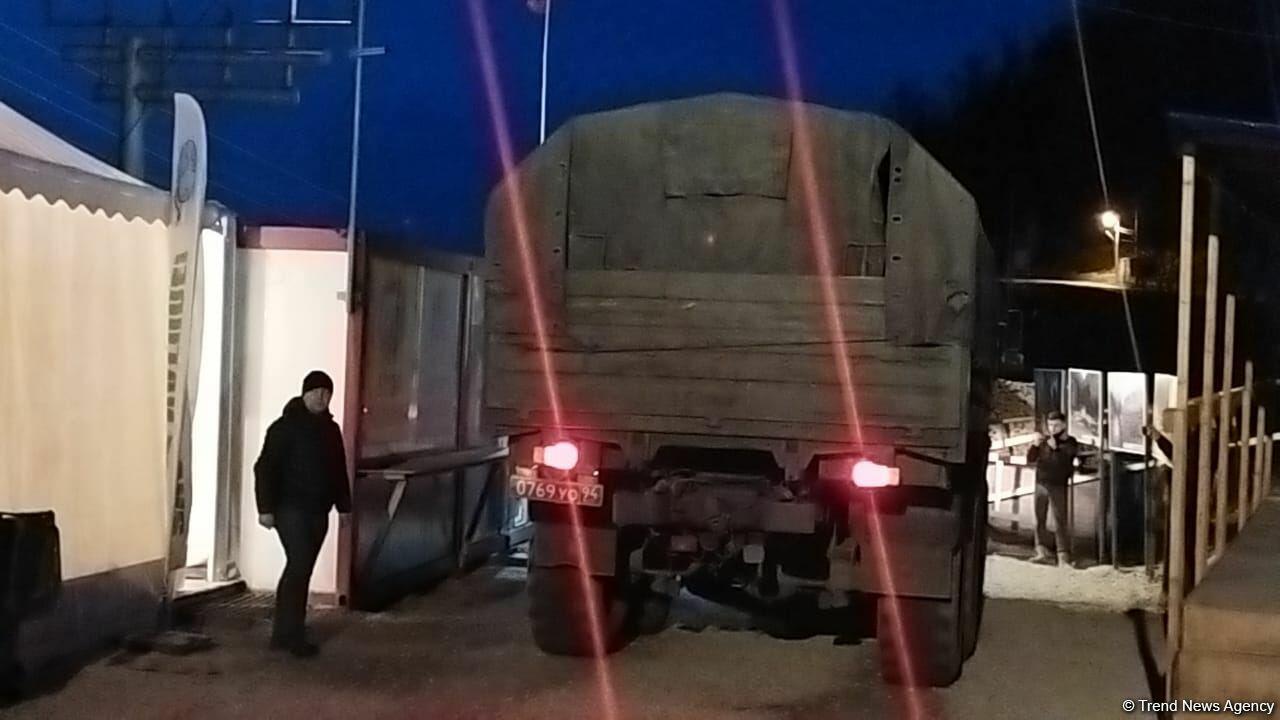 Автомобили миротворцев проехали по Лачинской дороге