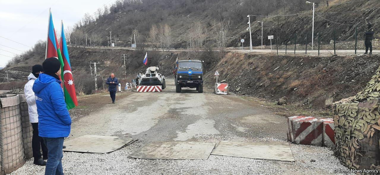 По Лачинской дороге беспрепятственно проехали три автомобиля миротворцев