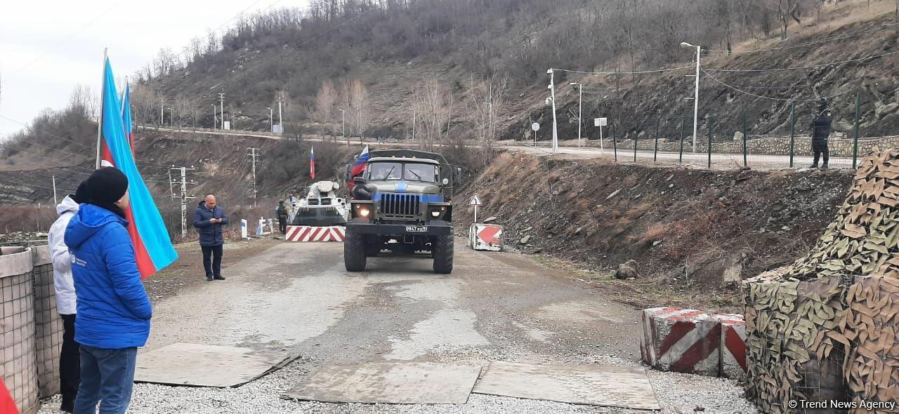 По Лачинской дороге беспрепятственно проехали три автомобиля миротворцев