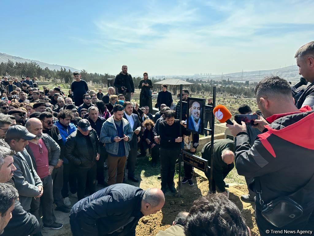 В Баку проходят похороны погибшего в ДТП Огтая Алиева