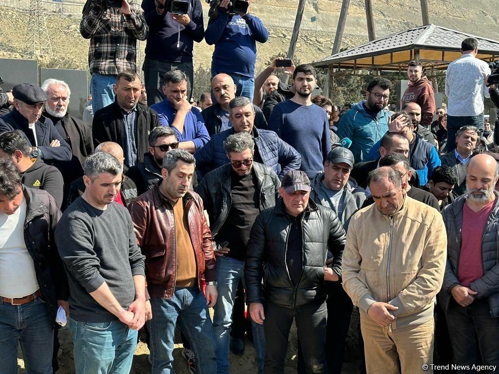 В Баку проходят похороны погибшего в ДТП Огтая Алиева