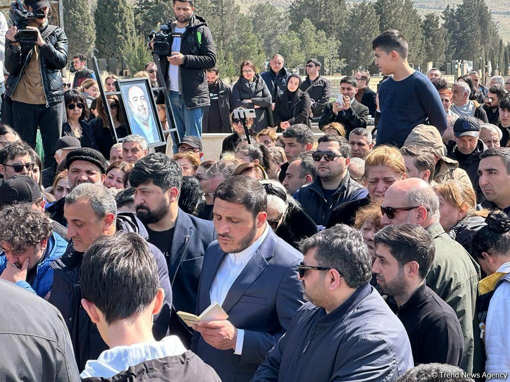В Баку проходят похороны погибшего в ДТП Огтая Алиева