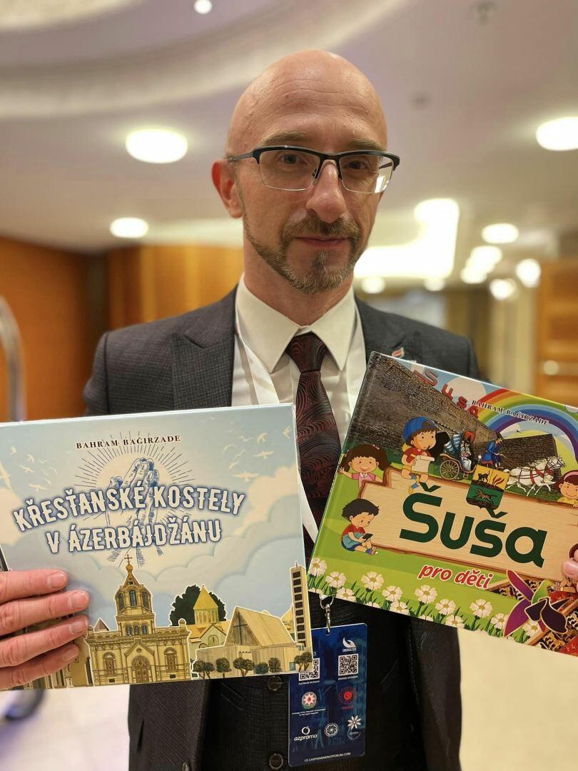 В Праге состоялась презентация книг Бахрама Багирзаде на чешском языке