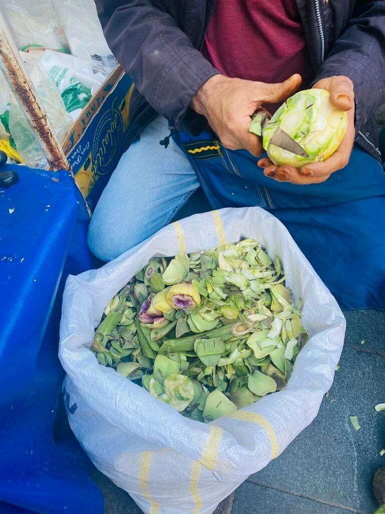 Артишоки в сердце, на столе и даже на одежде