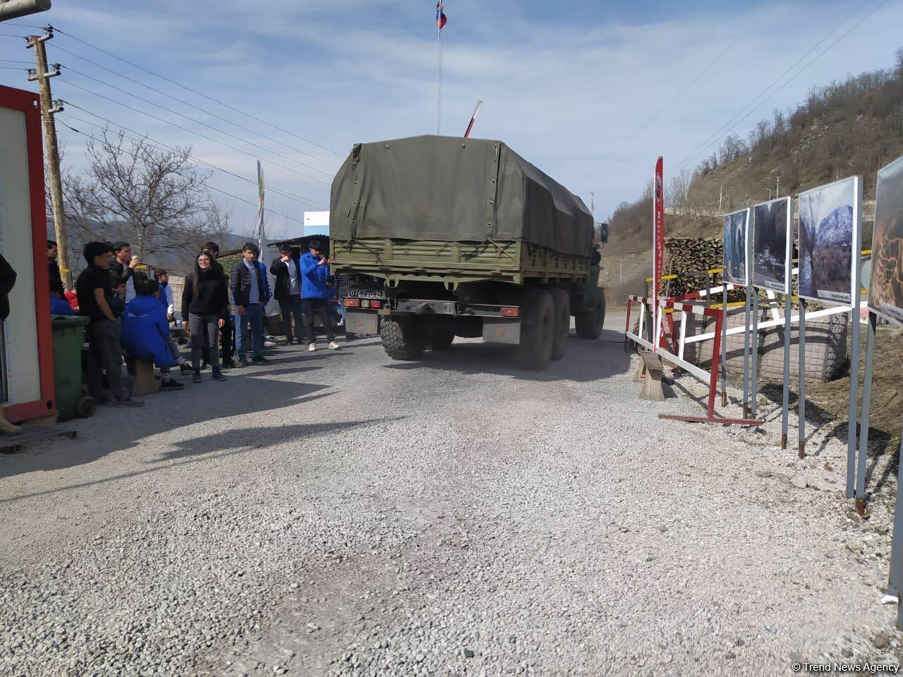 По Лачинской дороге беспрепятственно проехали 19 автомобилей миротворцев