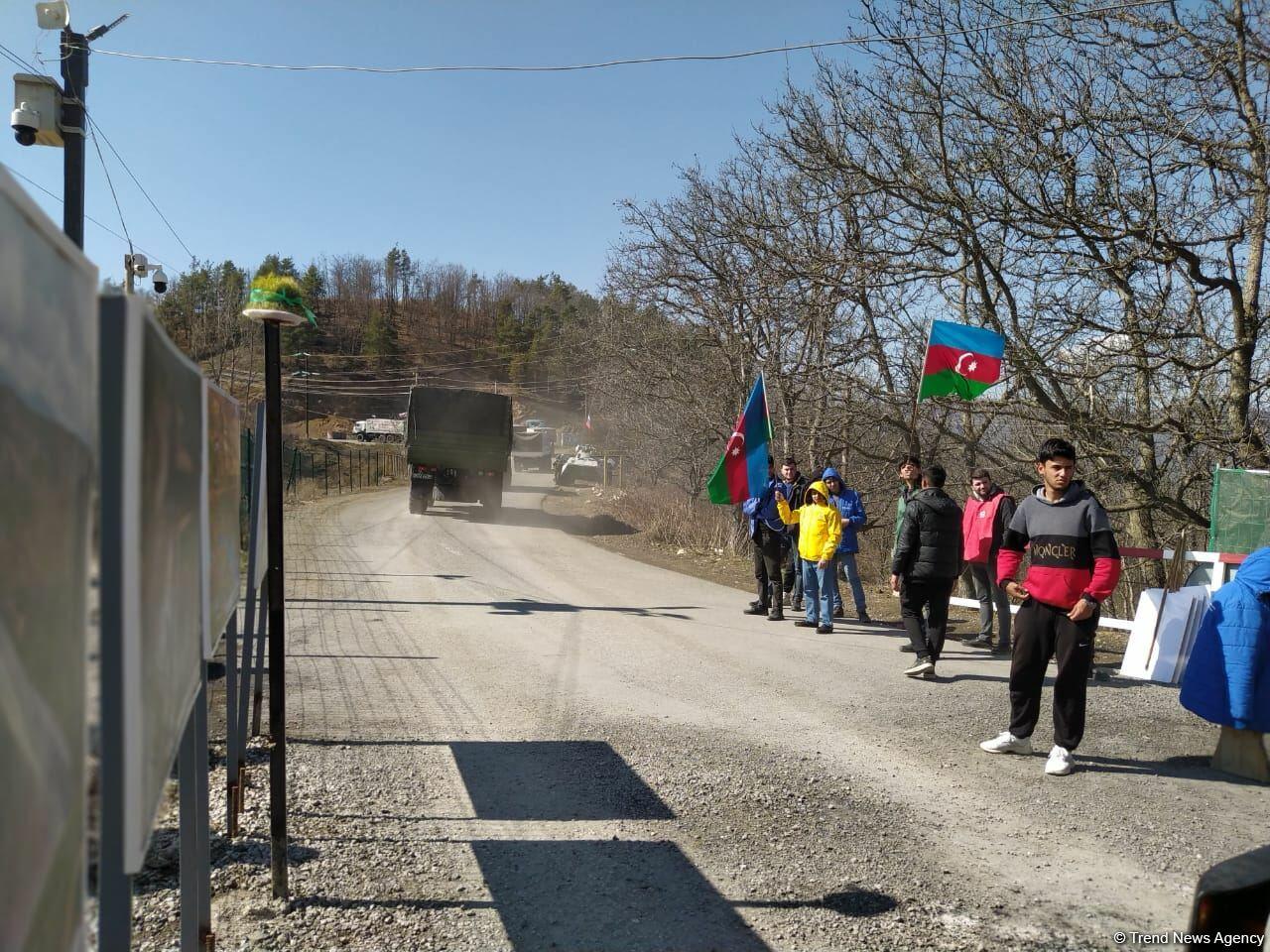 По Лачинской дороге проехала автоколонна миротворцев