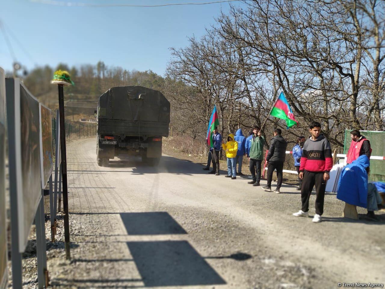 По Лачинской дороге проехала автоколонна миротворцев