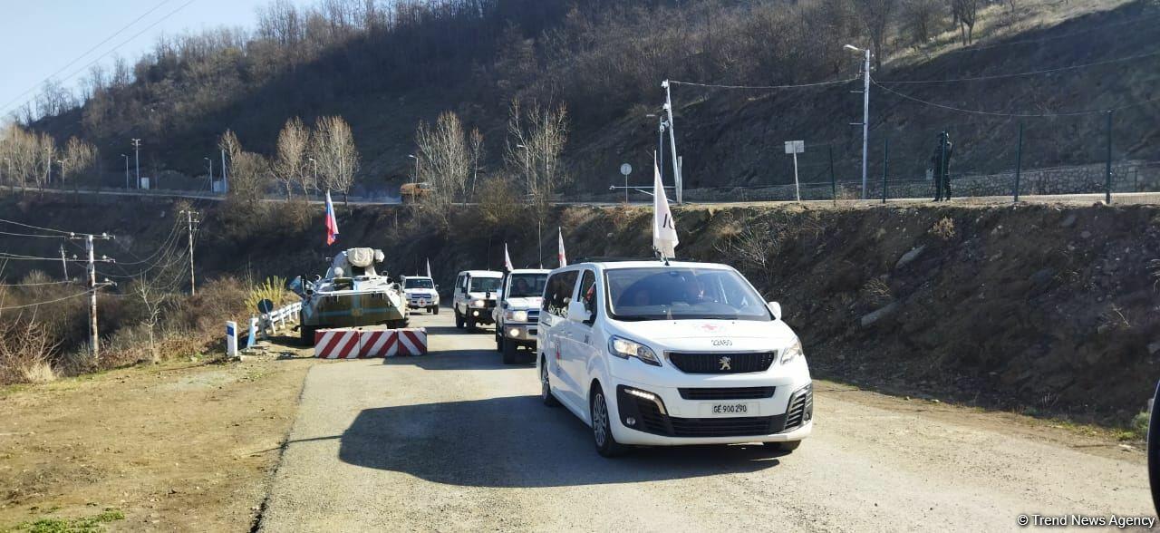 По Лачинской дороге проехала автоколонна Красного Креста