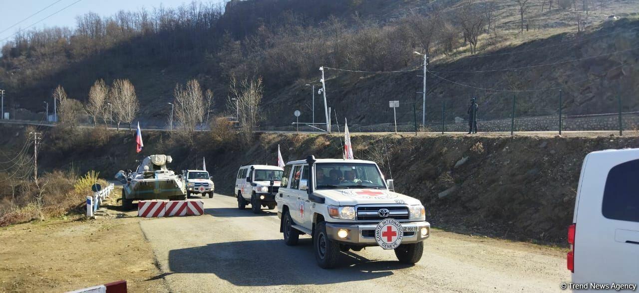 По Лачинской дороге проехала автоколонна Красного Креста