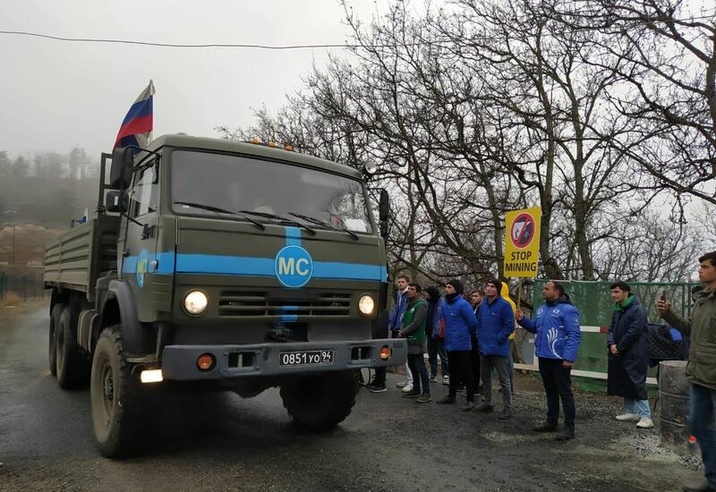 По Лачинской дороге беспрепятственно проехали автомобили миротворцев
