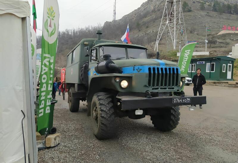 По Лачинской дороге беспрепятственно проехали три автомобиля миротворцев