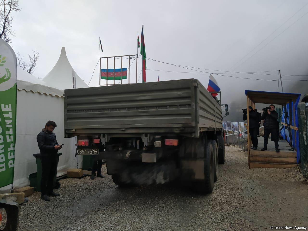 По Лачинской дороге беспрепятственно проехали автомобили миротворцев