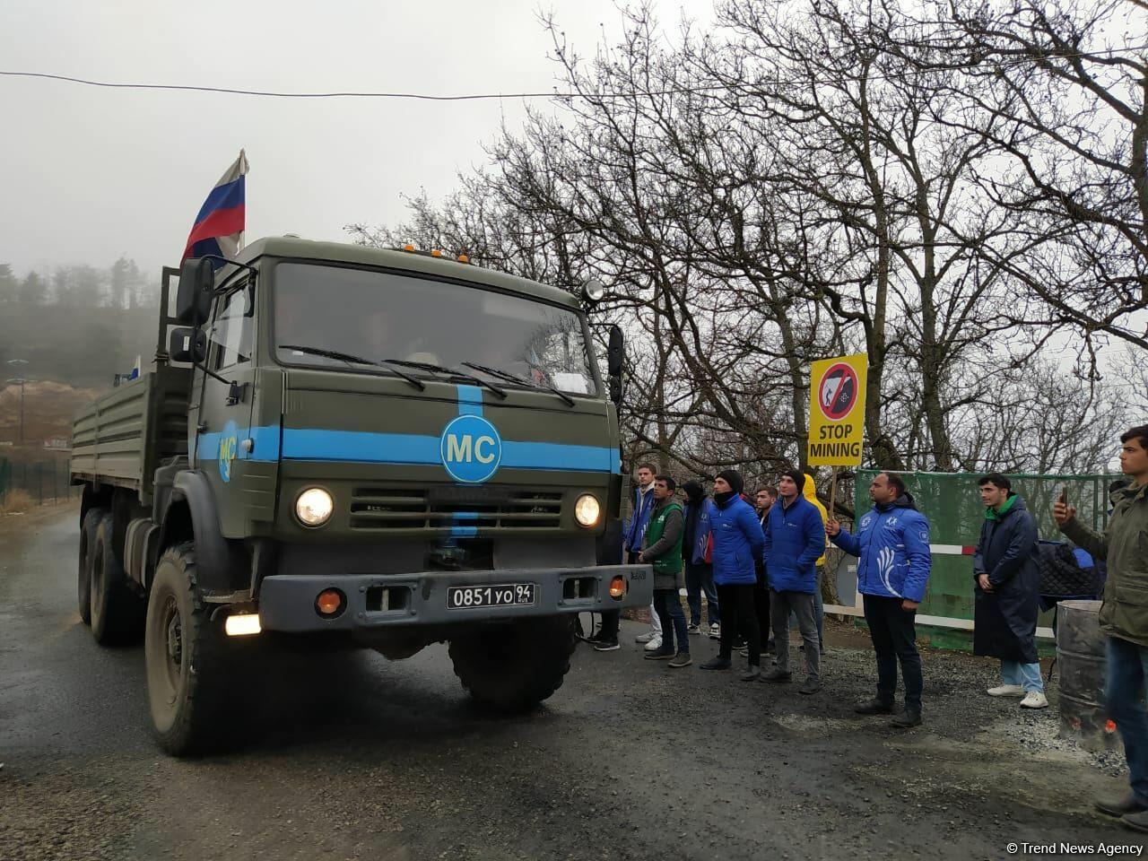 По Лачинской дороге беспрепятственно проехали автомобили миротворцев