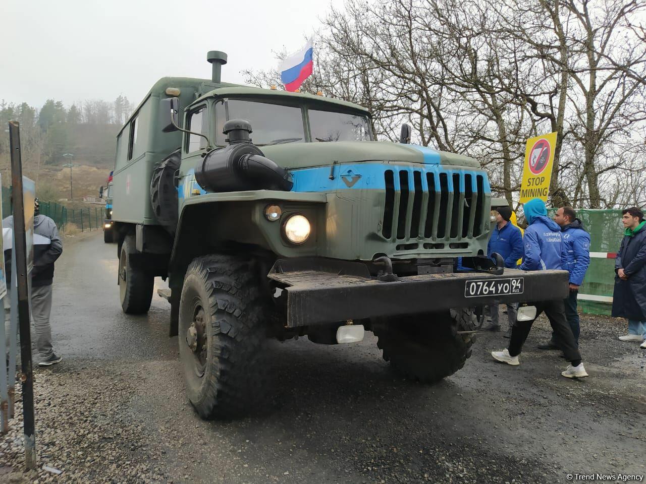 По Лачинской дороге беспрепятственно проехали автомобили миротворцев