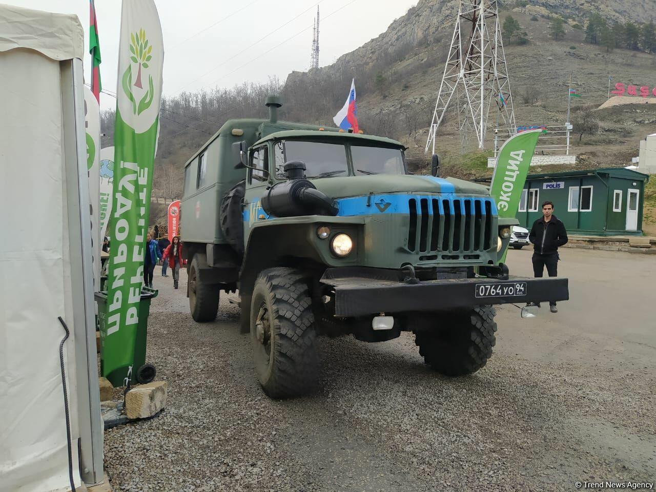 По Лачинской дороге беспрепятственно проехали три автомобиля миротворцев