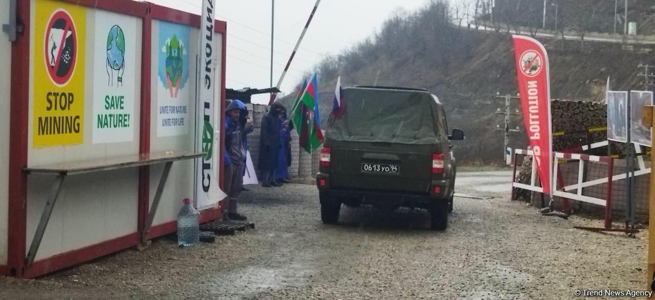 По Лачинской дороге беспрепятственно проехал автомобиль миротворцев