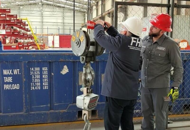 В Баку приостановлена эксплуатация опасного крана