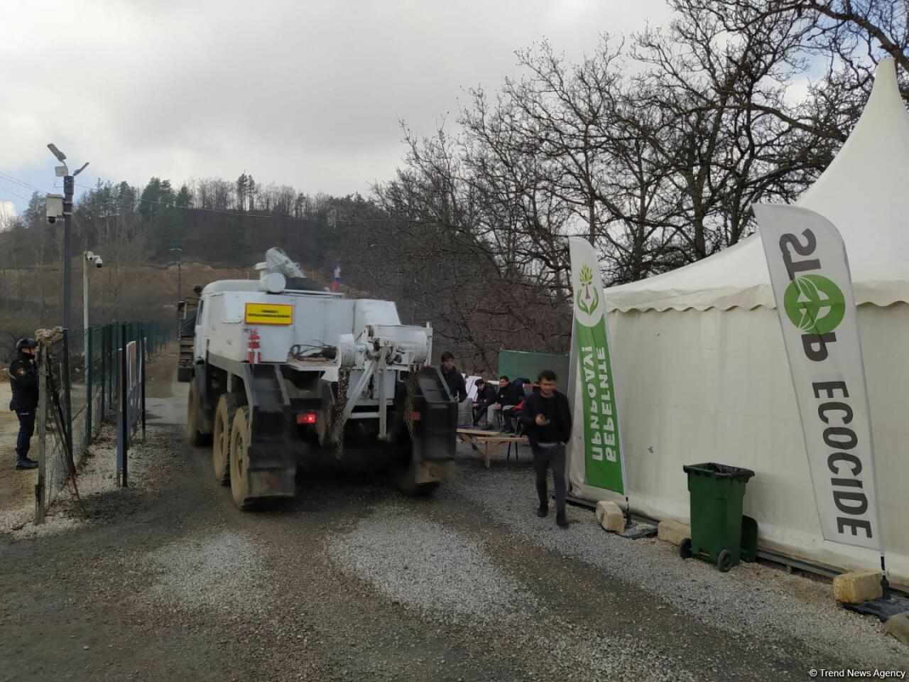 По Лачинской дороге беспрепятственно проехали 6 автомобилей миротворцев