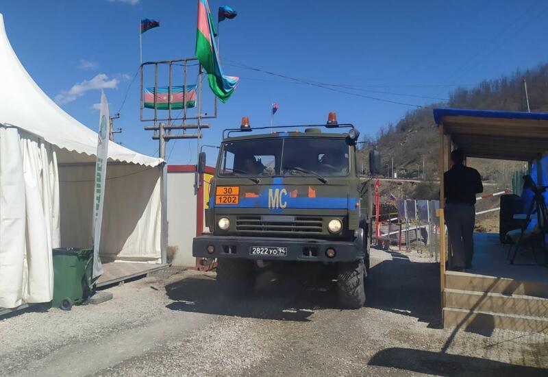 По Лачинской дороге беспрепятственно проехала автоколонна из 37 автомашин миротворцев